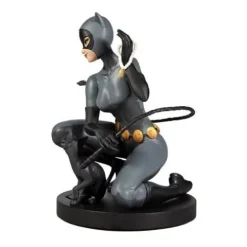 DC Designer Series Catwoman by Stanley Lau 1:6 Scale Statue