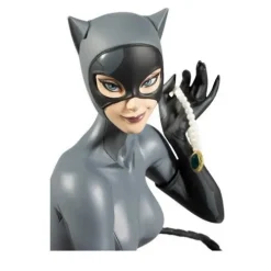 DC Designer Series Catwoman by Stanley Lau 1:6 Scale Statue