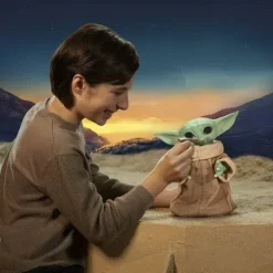 Star Wars Galactic Snackin Grogu Animatronic Toy Figure