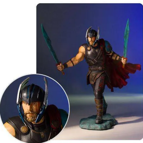 Thor Ragnarok - Thor - Collector's Gallery Statue by Gentle Giant